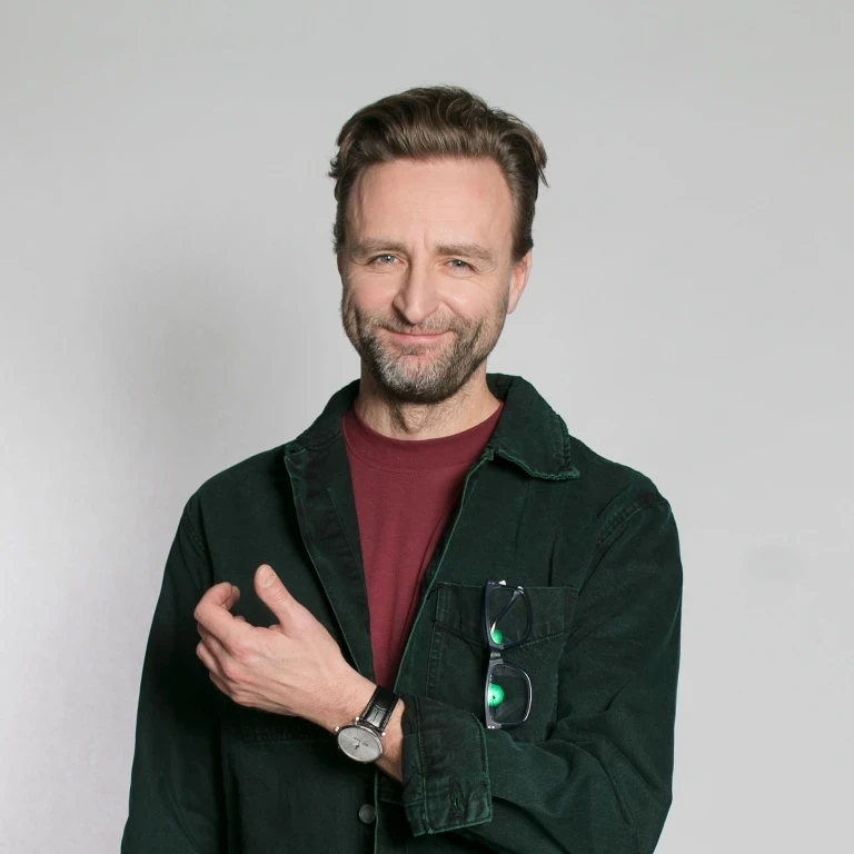 Presenter cover image